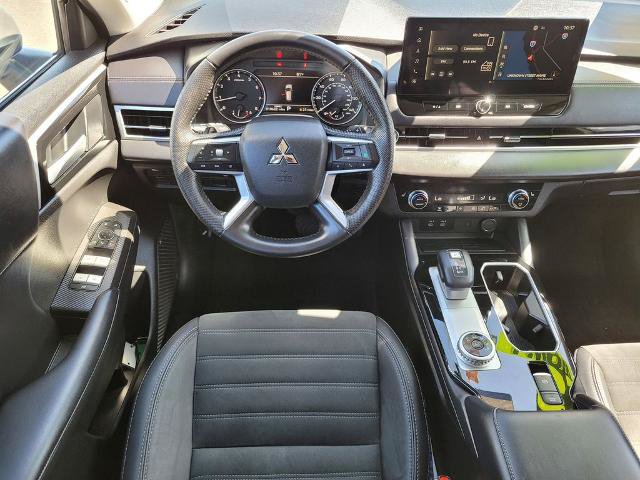 Used 2025 Mitsubishi Outlander SE FWD image 13
