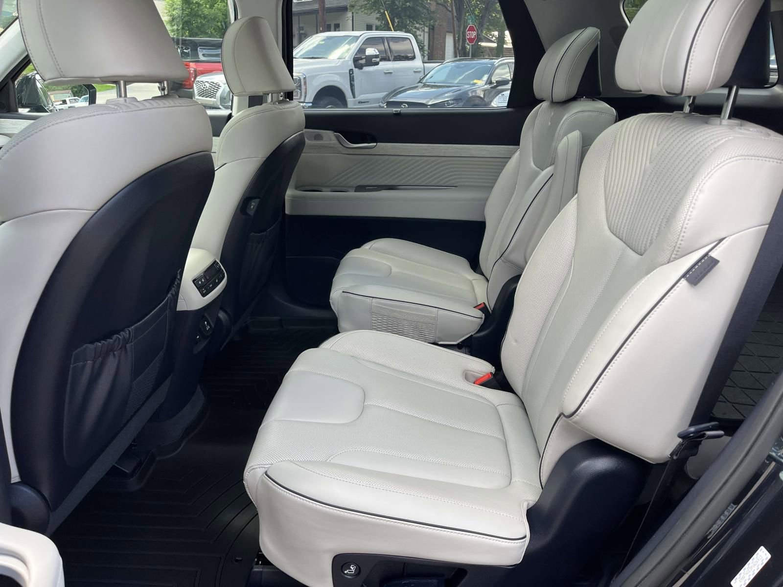 Used 2023 Hyundai Palisade Calligraphy w/ Cargo Package FWD image 14