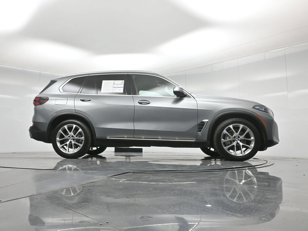 Used 2024 BMW X5 xDrive40i AWD/4WD image 4