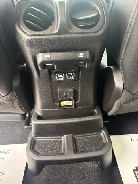 Used 2019 Jeep Wrangler Unlimited Sahara w/ Dual Top Group AWD/4WD image 9