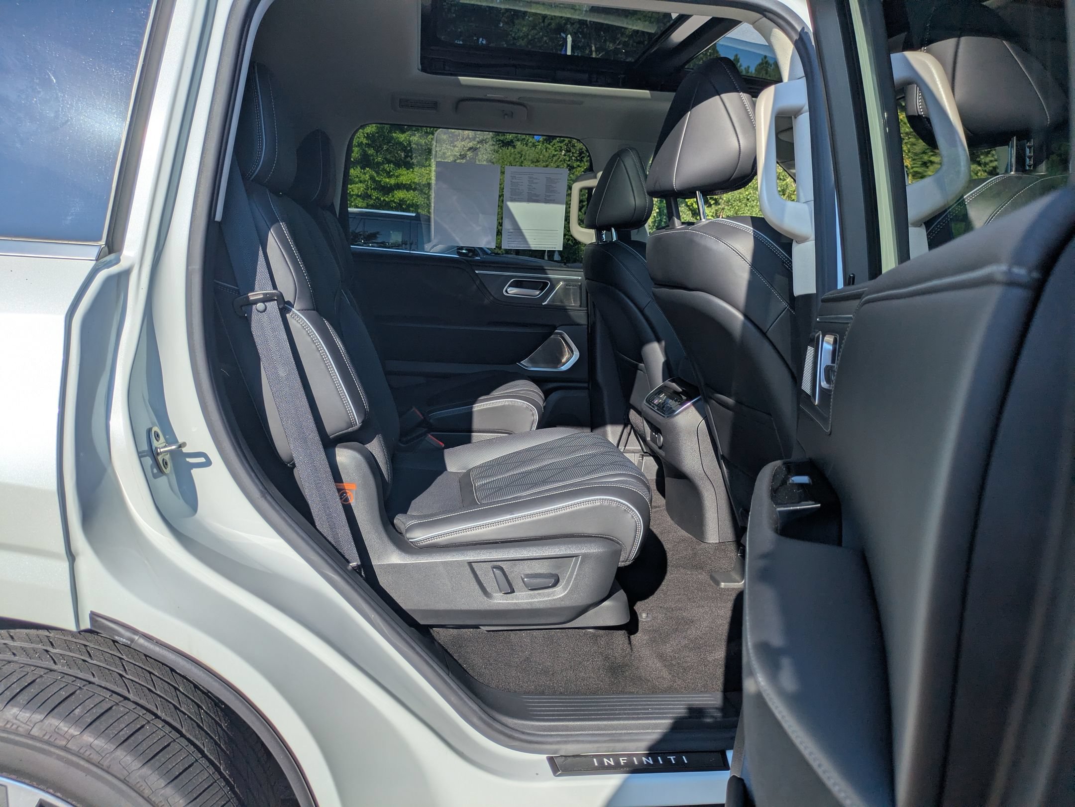 Used 2025 INFINITI QX80 Sensory AWD/4WD image 35
