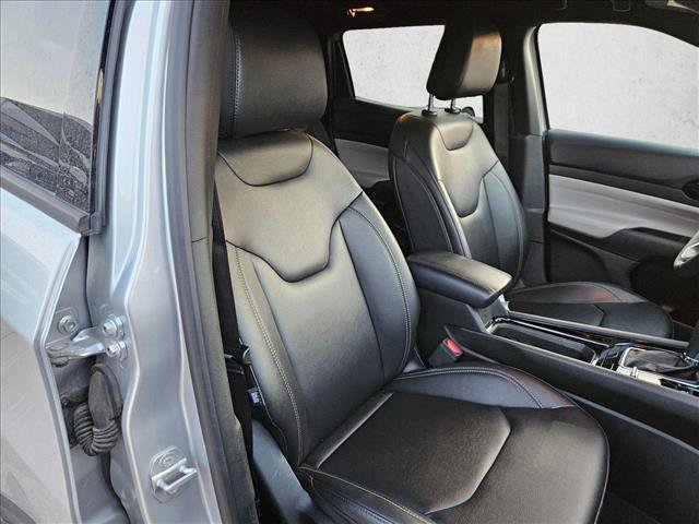 Used 2025 Jeep Compass Limited AWD/4WD image 18