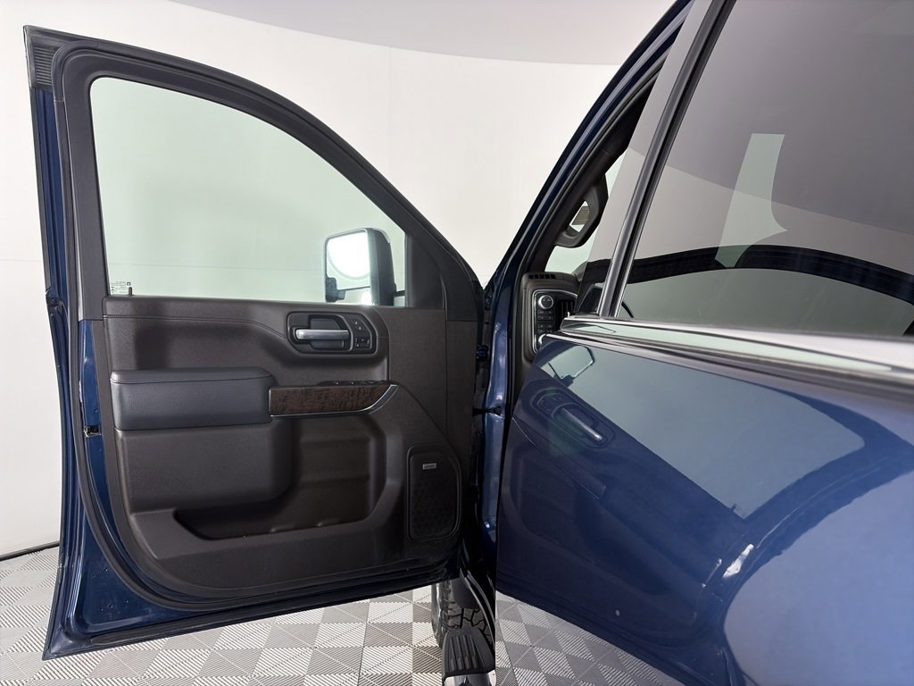 Used 2020 GMC Sierra 3500 Denali w/ Denali Ultimate Package image 10