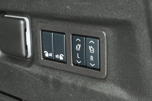 Used 2024 Chevrolet Suburban Premier AWD/4WD image 30