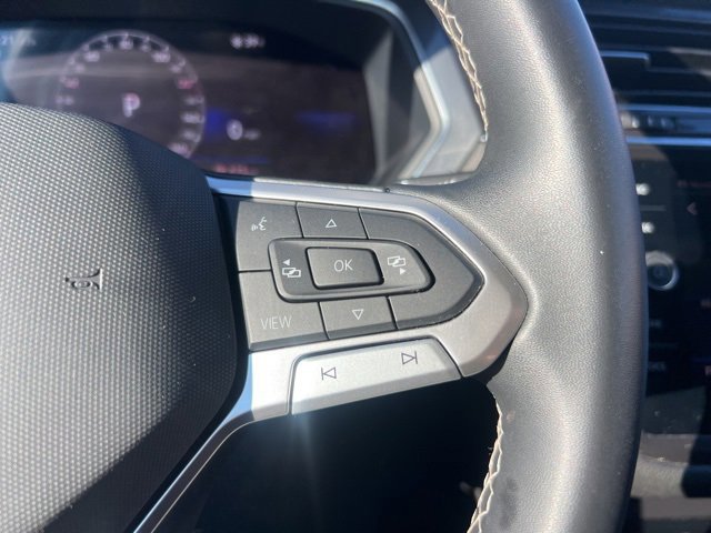 Used 2022 Volkswagen Tiguan SE w/ Panoramic Sunroof Package image 8
