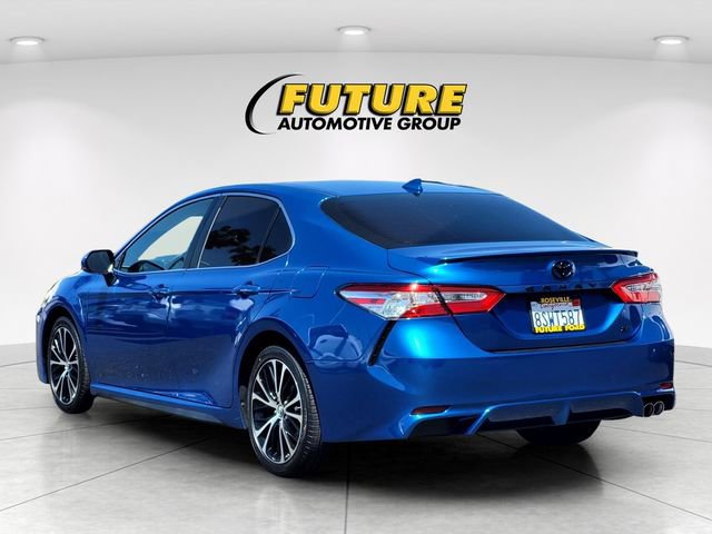 Used 2020 Toyota Camry SE w/ Blackout Package image 6