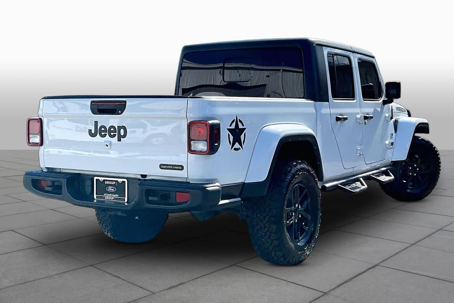 Used 2023 Jeep Gladiator Sport AWD/4WD image 7