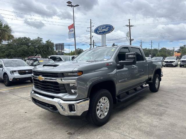 Used 2025 Chevrolet Silverado 3500 LT AWD/4WD image 3
