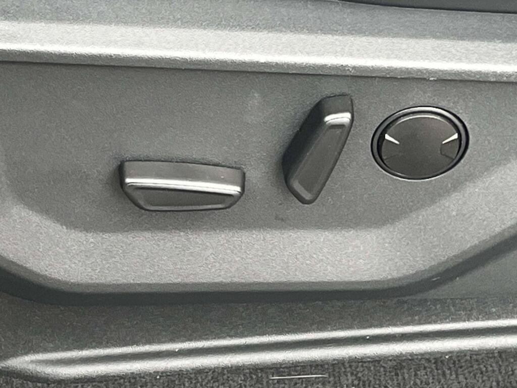 Certified 2025 Ford Expedition Platinum AWD/4WD image 17