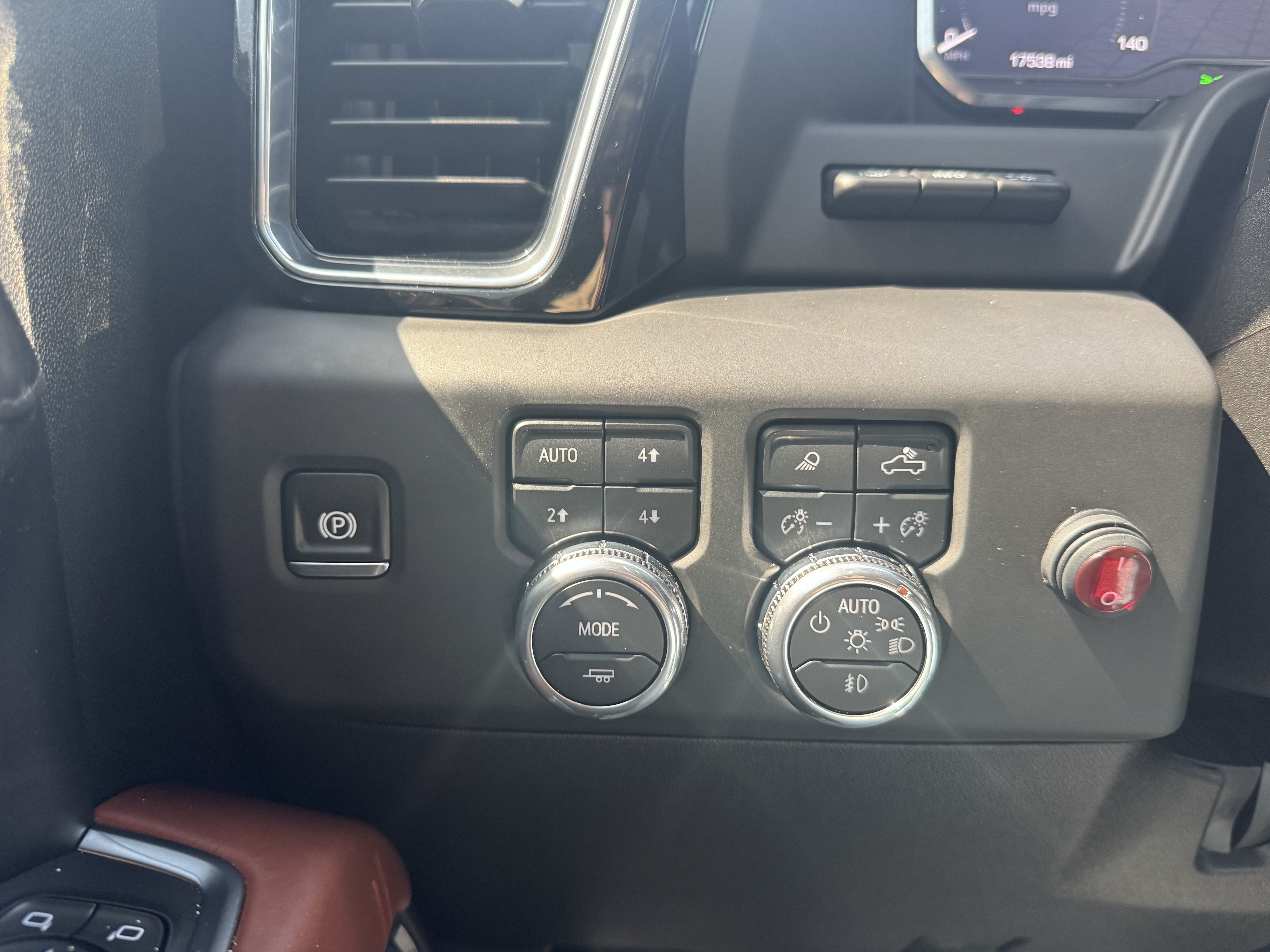 Used 2025 GMC Sierra 2500 Denali Ultimate AWD/4WD image 17