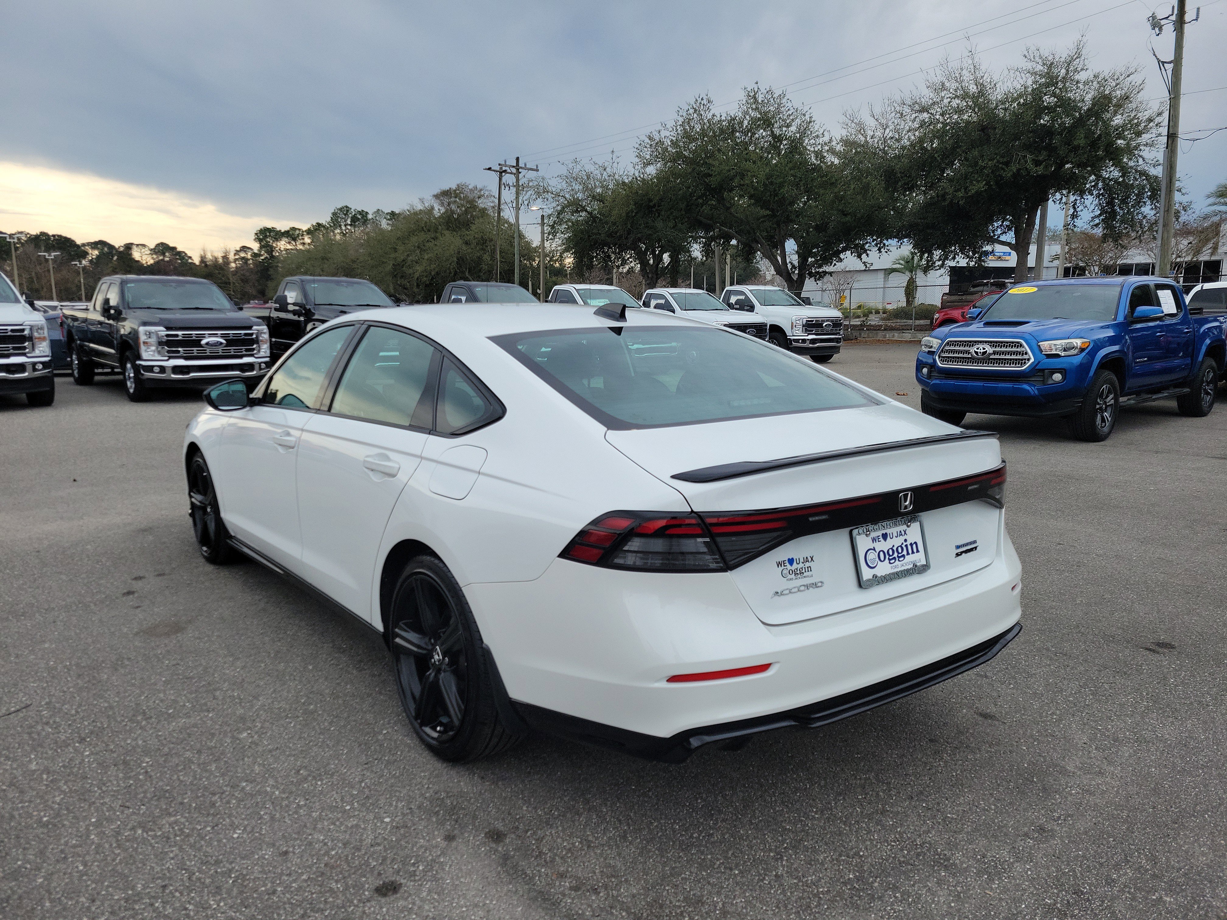 Used 2023 Honda Accord Sport image 2