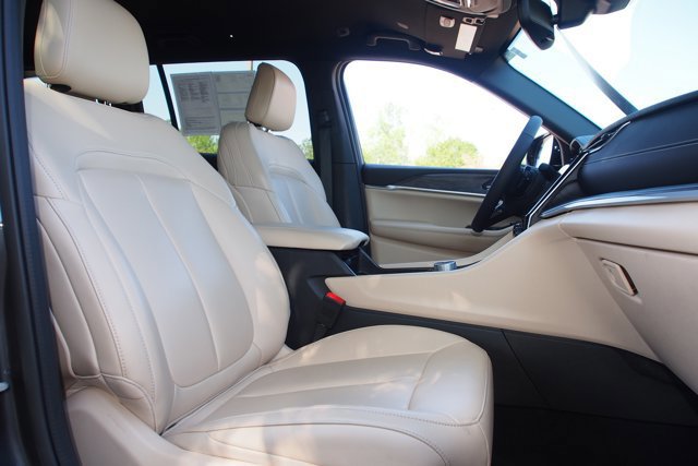 Used 2024 Jeep Grand Cherokee L Limited w/ Black Appearance Package image 11