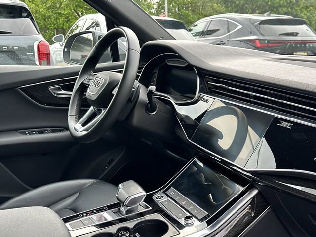Used 2022 Audi Q7 3.0T Premium Plus w/ Premium Plus Package AWD/4WD image 32