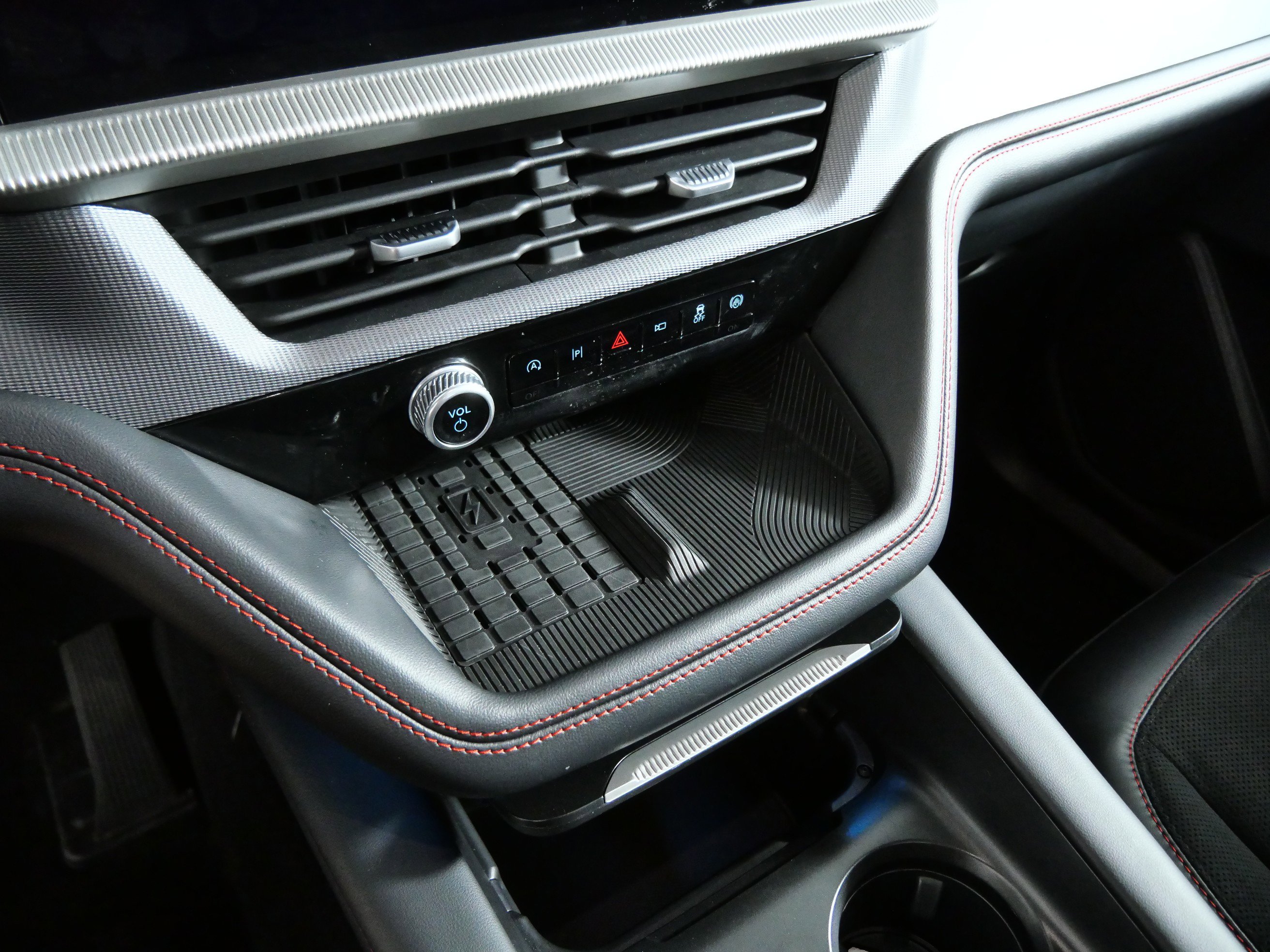 Certified 2025 Ford Explorer ST AWD/4WD image 22