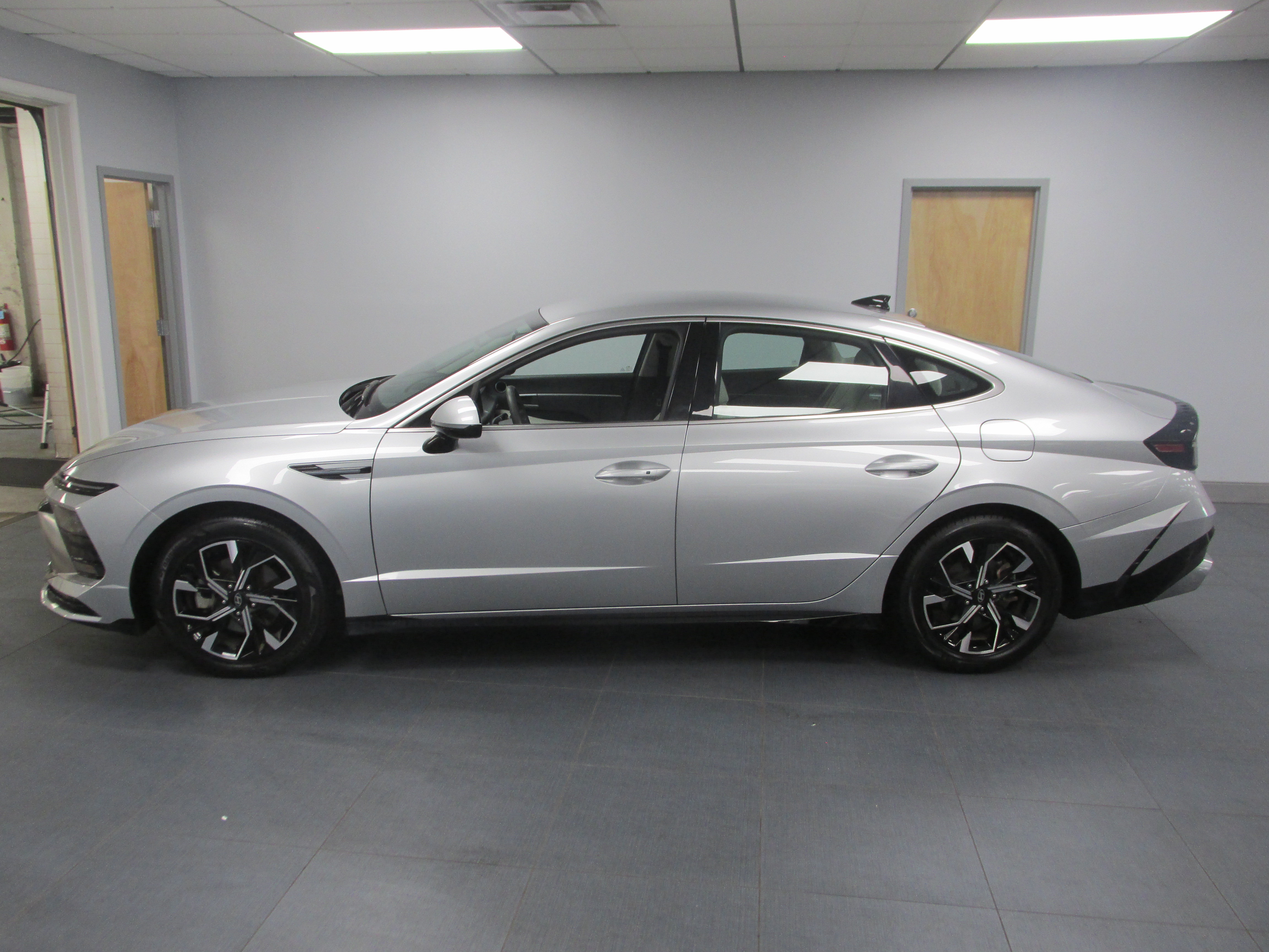 Used 2025 Hyundai Sonata SEL FWD image 7
