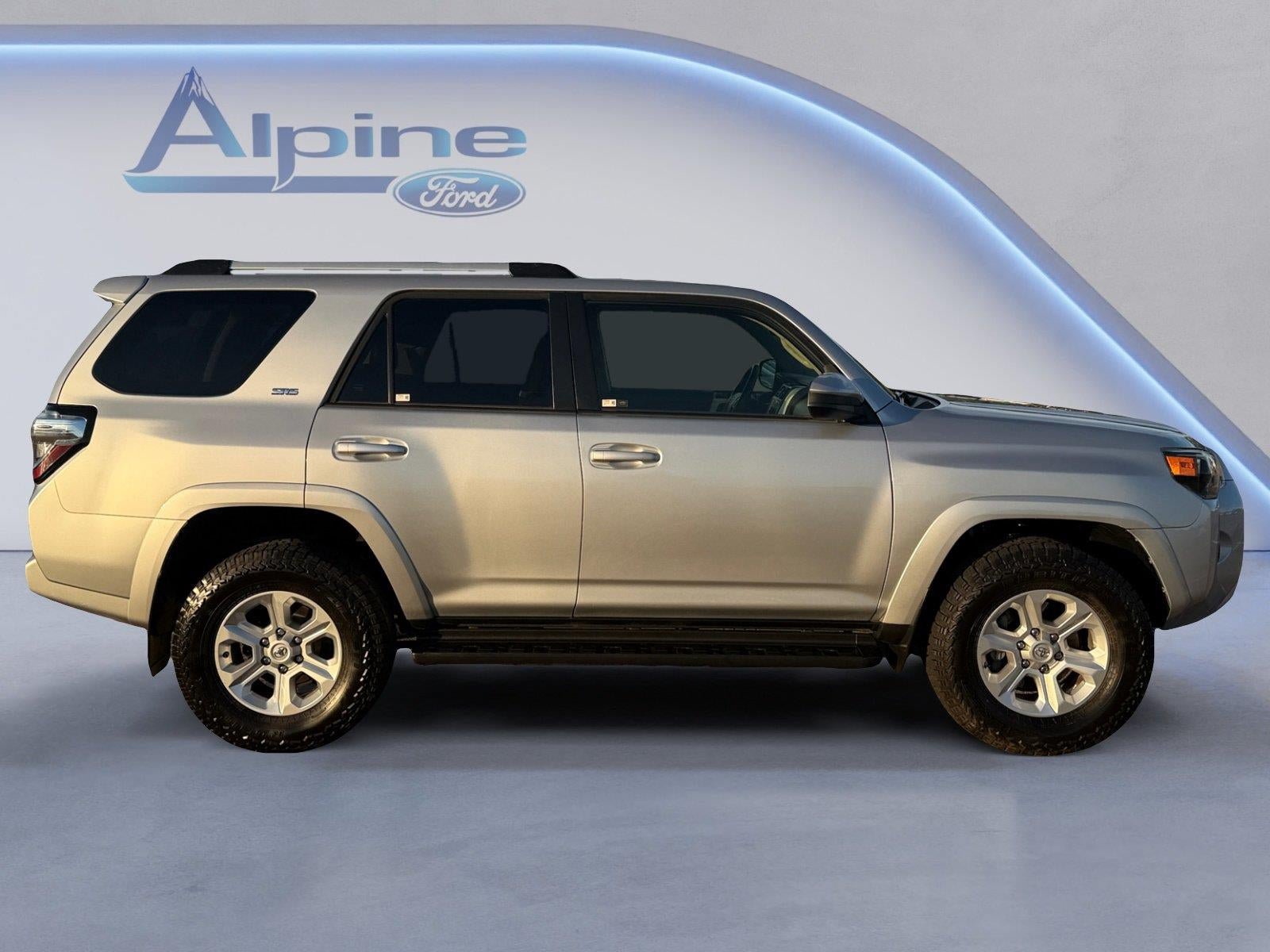Used 2020 Toyota 4Runner SR5 AWD/4WD image 6