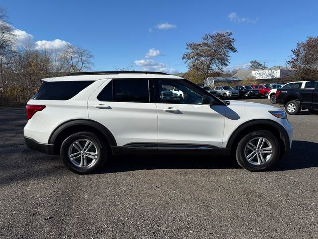 Certified 2022 Ford Explorer XLT w/ Equipment Group 202A image 3