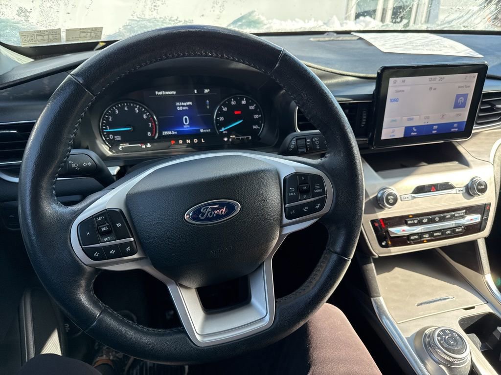Certified 2022 Ford Explorer XLT w/ Equipment Group 202A image 9