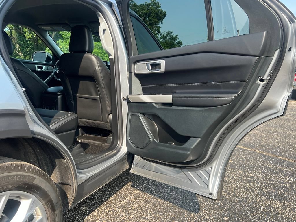 Certified 2023 Ford Explorer XLT w/ Equipment Group 202A AWD/4WD image 38