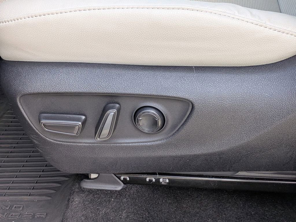 Used 2024 Toyota Grand Highlander AWD image 26