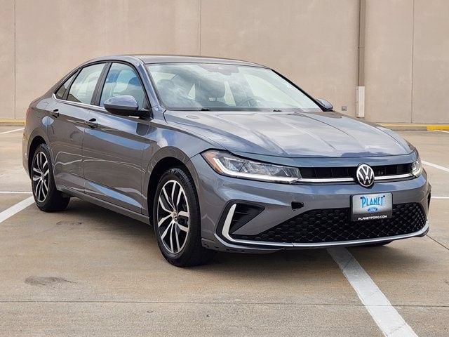 Used 2025 Volkswagen Jetta SE FWD image 3