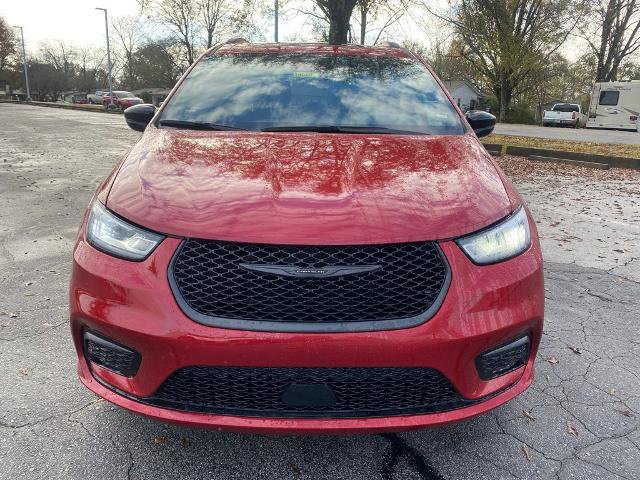 Used 2025 Chrysler Pacifica Limited image 8