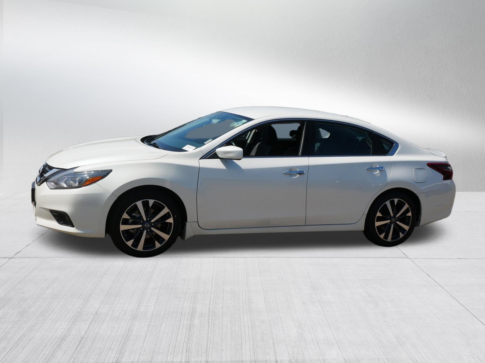 Used 2017 Nissan Altima 2.5 SR FWD image 3