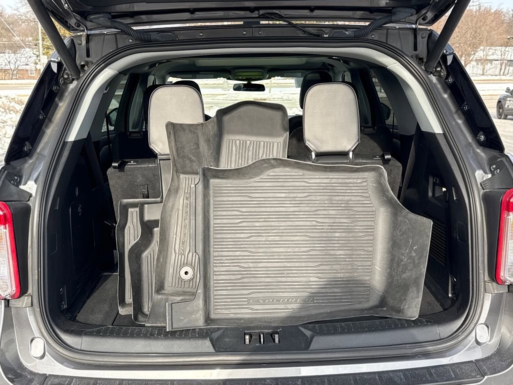Certified 2022 Ford Explorer XLT w/ Equipment Group 202A image 8