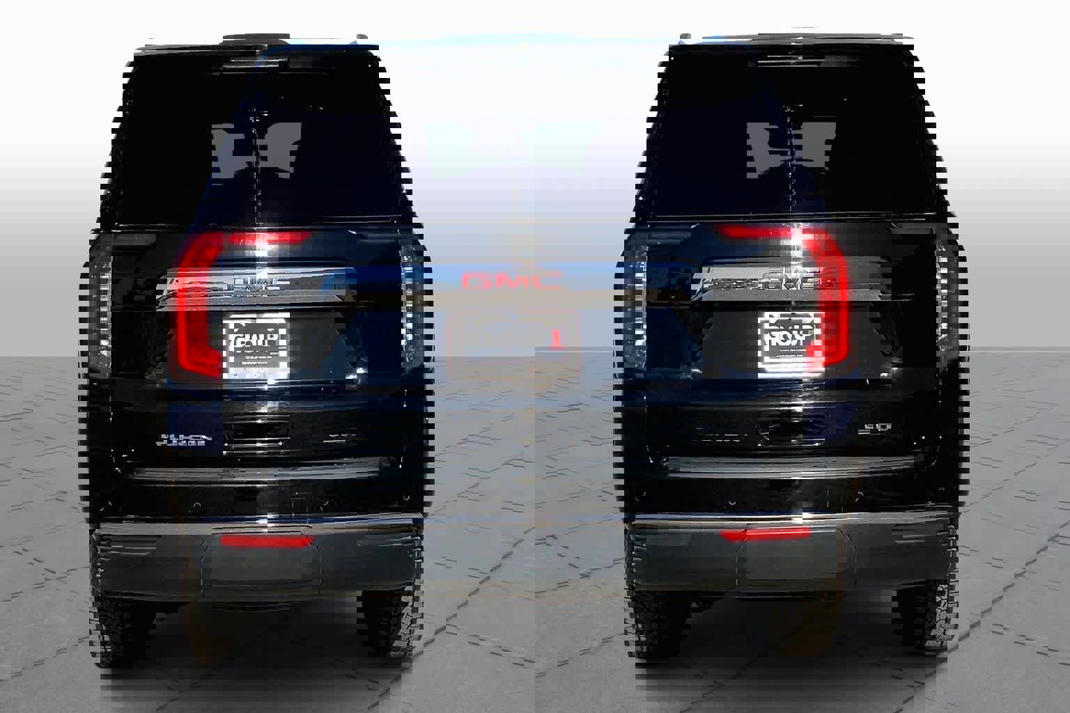 Used 2023 GMC Yukon SLT image 2