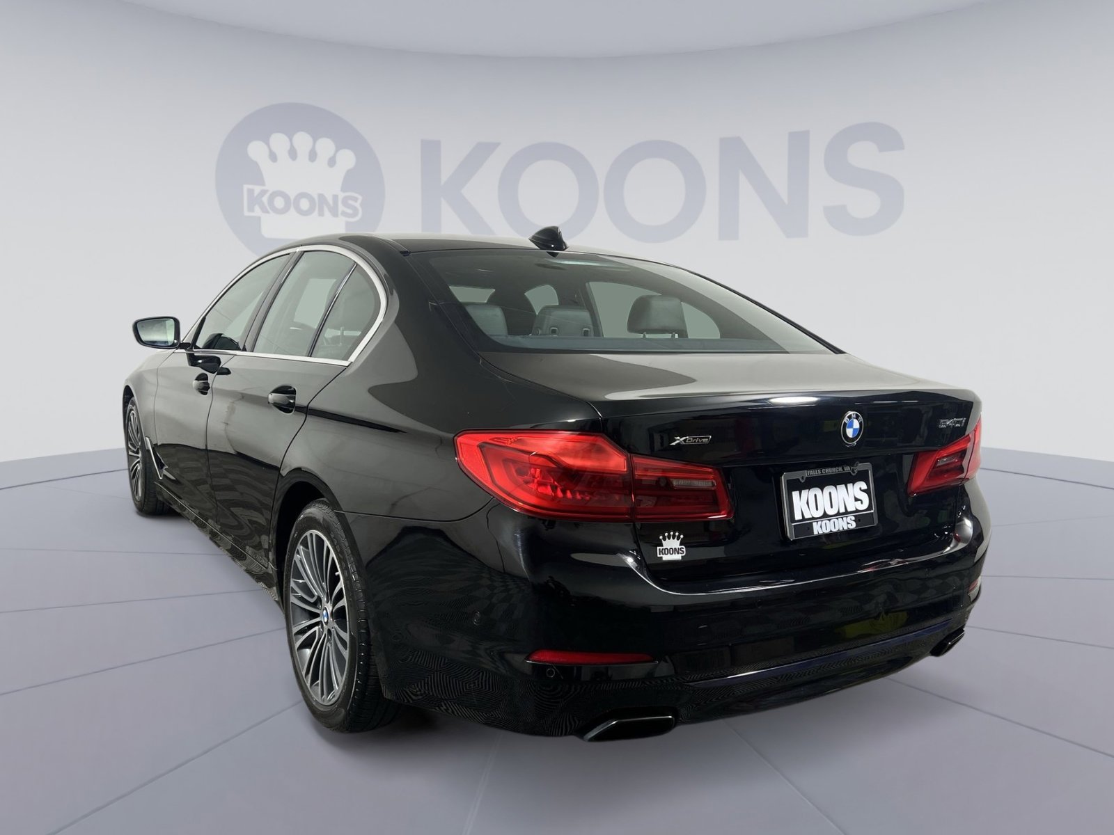 Used 2019 BMW 540i xDrive w/ Premium Package image 4
