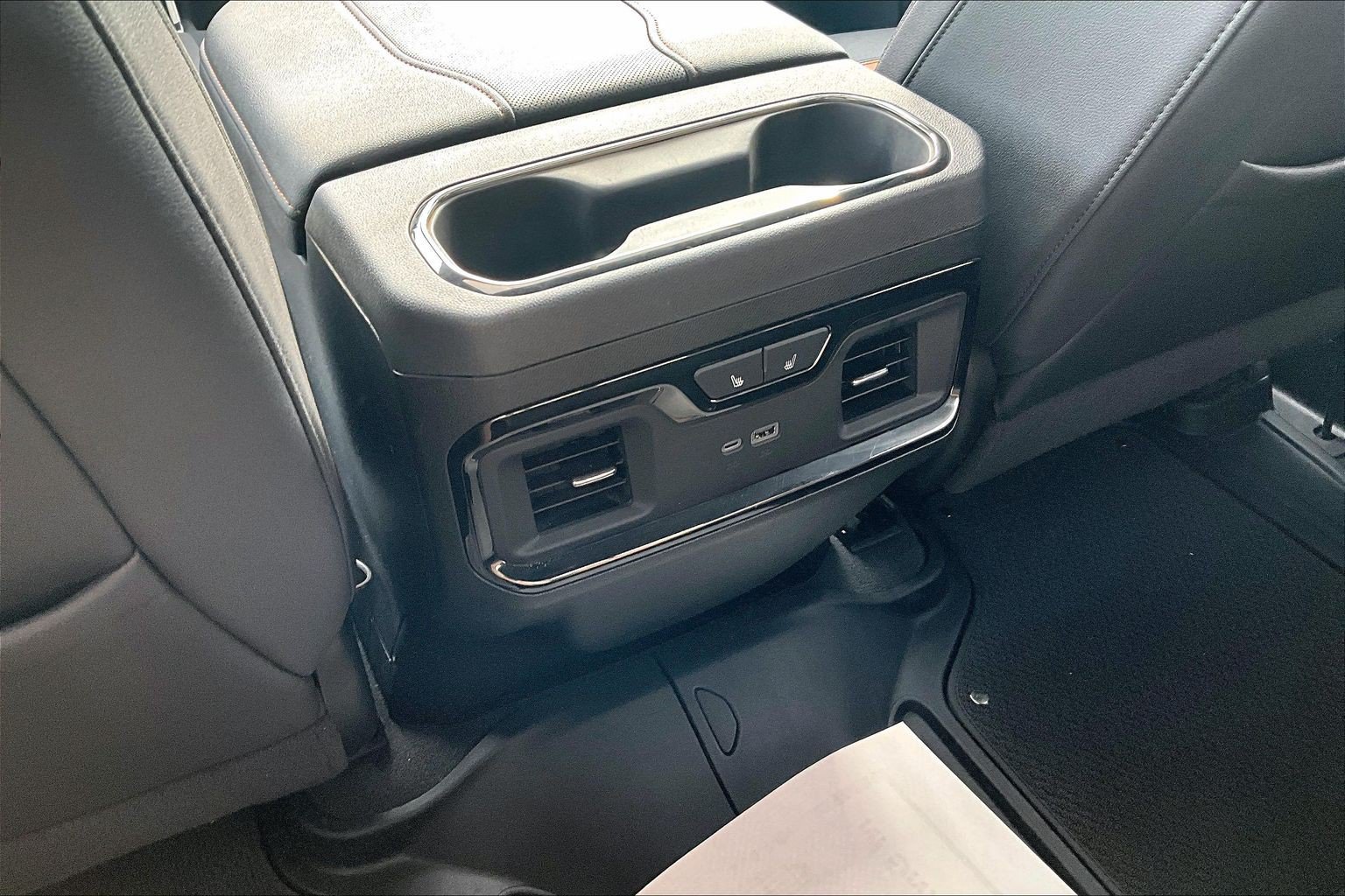 Used 2024 GMC Sierra 3500 AT4 w/ AT4 Premium Plus Package AWD/4WD image 34