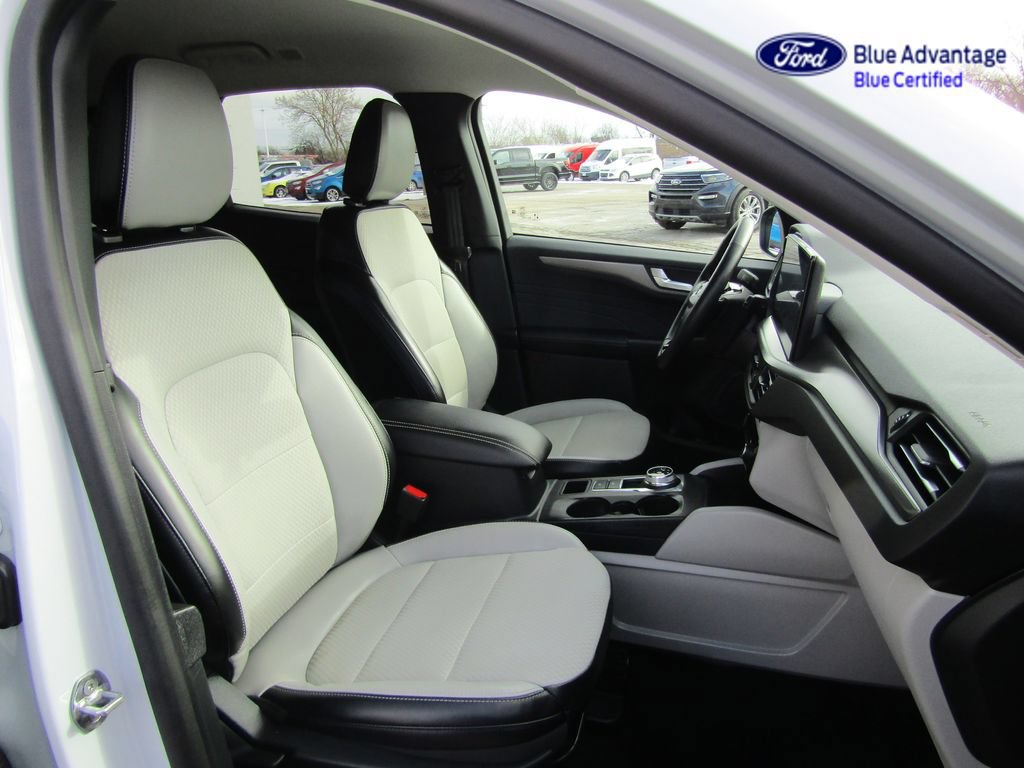 Certified 2025 Ford Escape SE FWD image 17