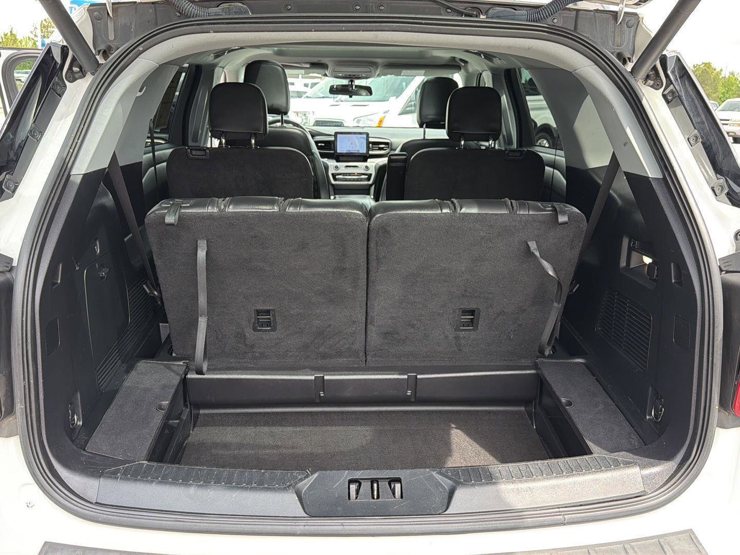 Certified 2022 Ford Explorer XLT w/ Equipment Group 202A RWD image 36