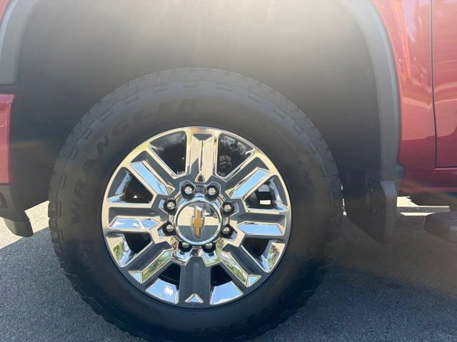 Used 2026 Chevrolet Silverado 2500 High Country w/ High Country Premium Package AWD/4WD image 17