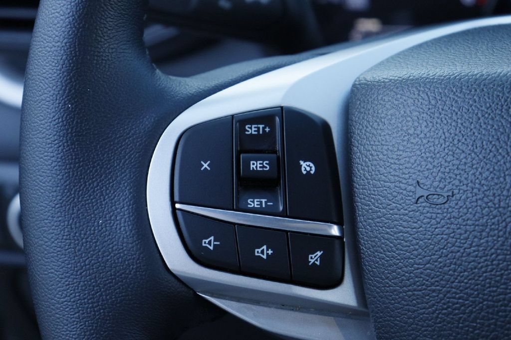 Certified 2024 Ford Explorer XLT RWD image 7