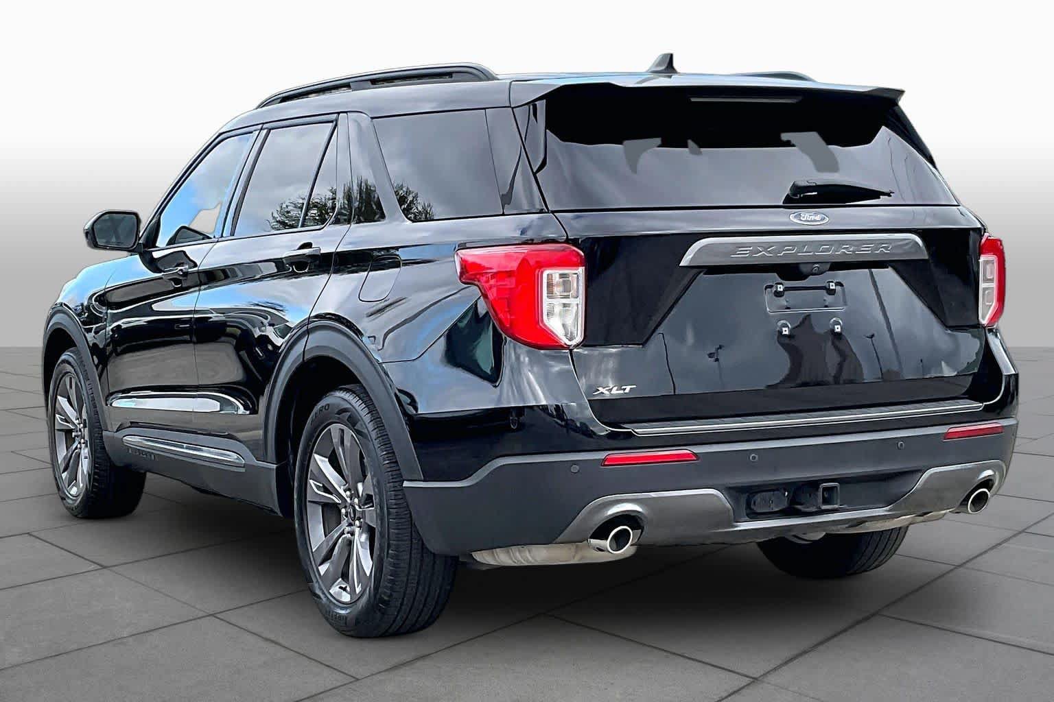 Certified 2023 Ford Explorer XLT RWD image 12