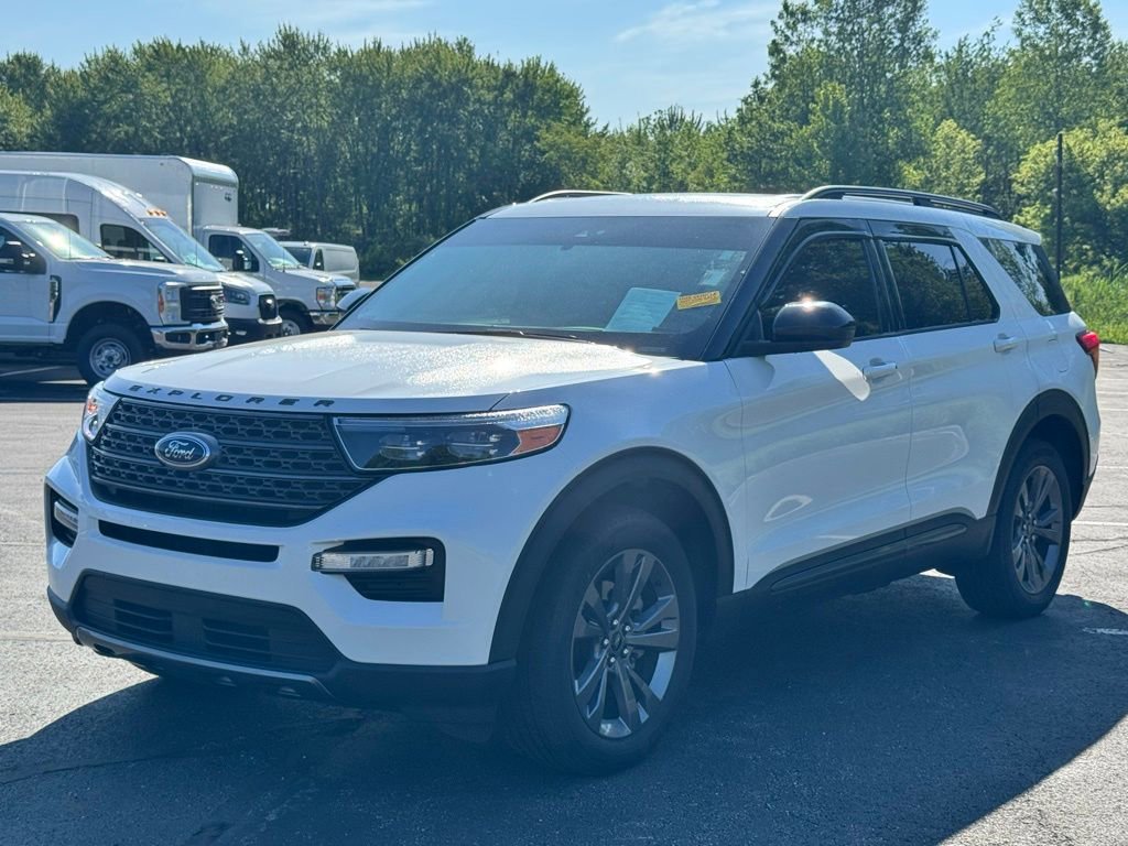 Certified 2023 Ford Explorer XLT w/ Equipment Group 202A AWD/4WD image 3