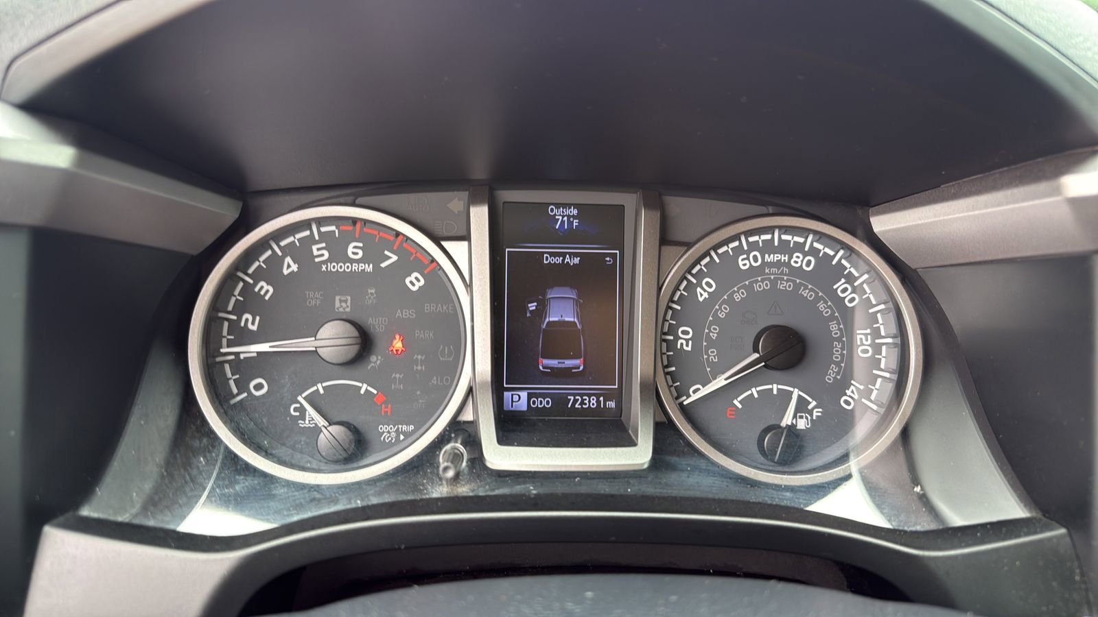 Used 2020 Toyota Tacoma SR5 w/ SR5 Appearance Package (SM) RWD image 13