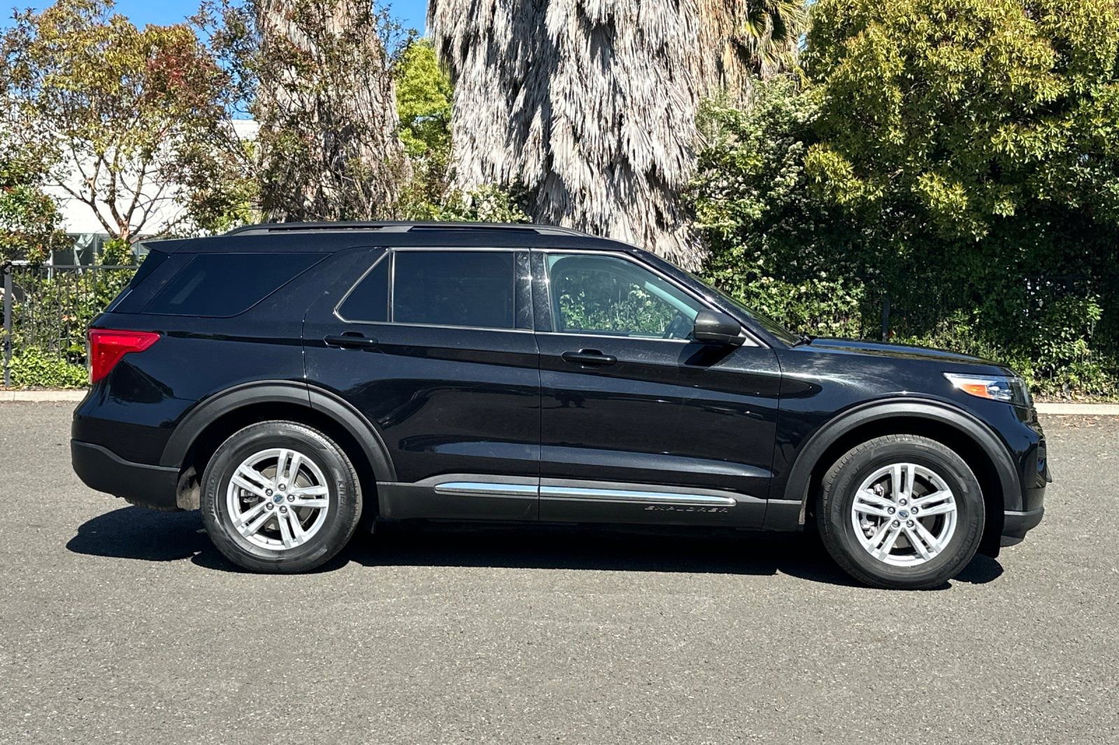 Certified 2023 Ford Explorer XLT RWD image 2
