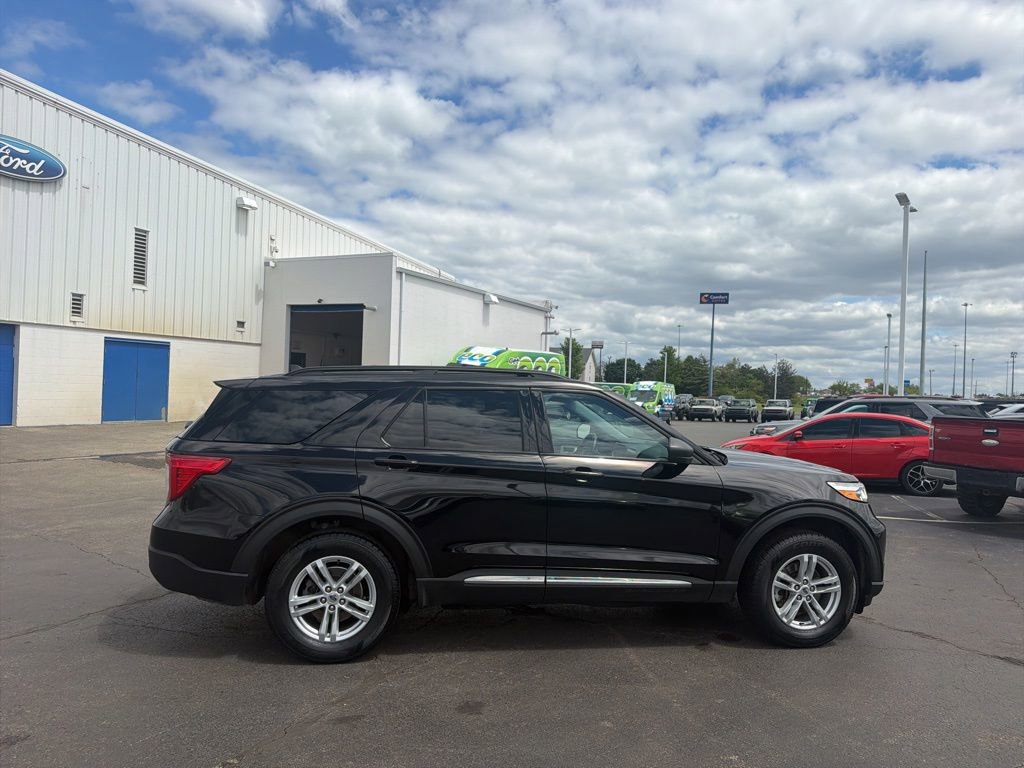 Certified 2022 Ford Explorer XLT w/ Equipment Group 202A AWD/4WD image 9