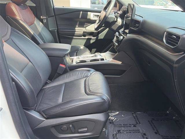 Certified 2023 Ford Explorer Platinum w/ Technology Package AWD/4WD image 13