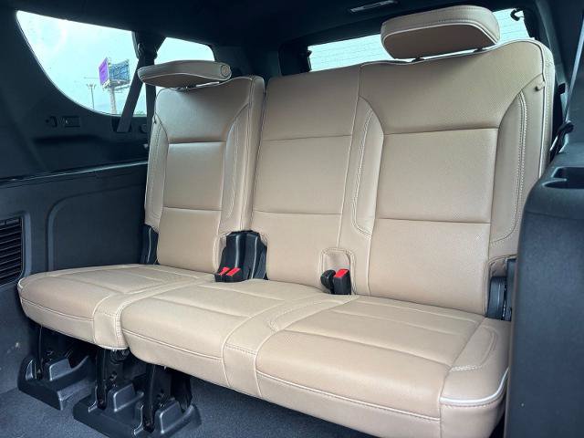 Used 2023 Chevrolet Suburban Premier w/ Premium Package 2 AWD/4WD image 15