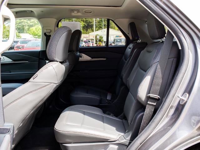 Certified 2025 Ford Explorer Active w/ Active Comfort Package AWD/4WD image 17