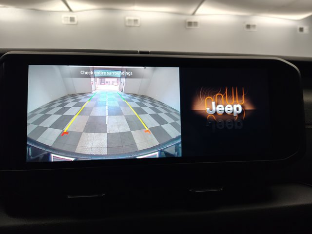 Used 2024 Jeep Wrangler Unlimited Sahara AWD/4WD image 4