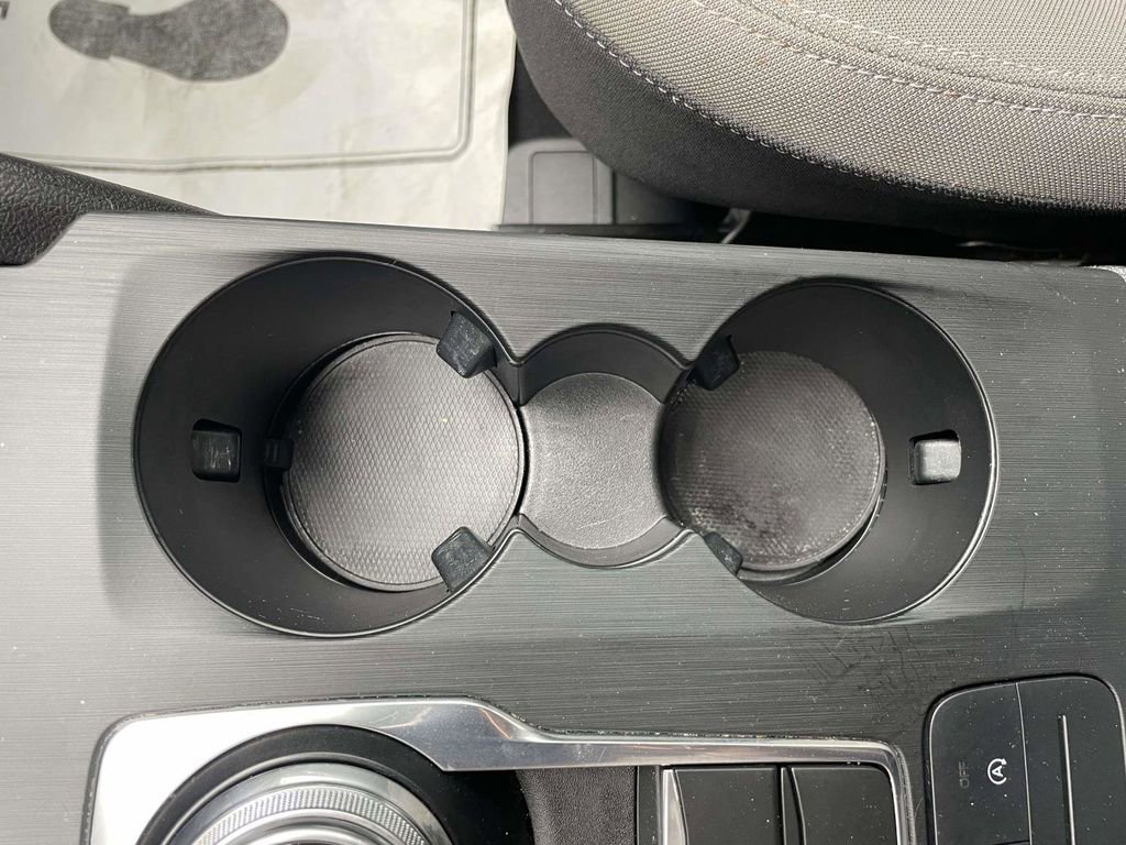 Certified 2020 Ford Escape SE image 18