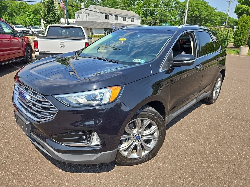 Certified 2019 Ford Edge Titanium w/ Cold Weather Package AWD/4WD image 3