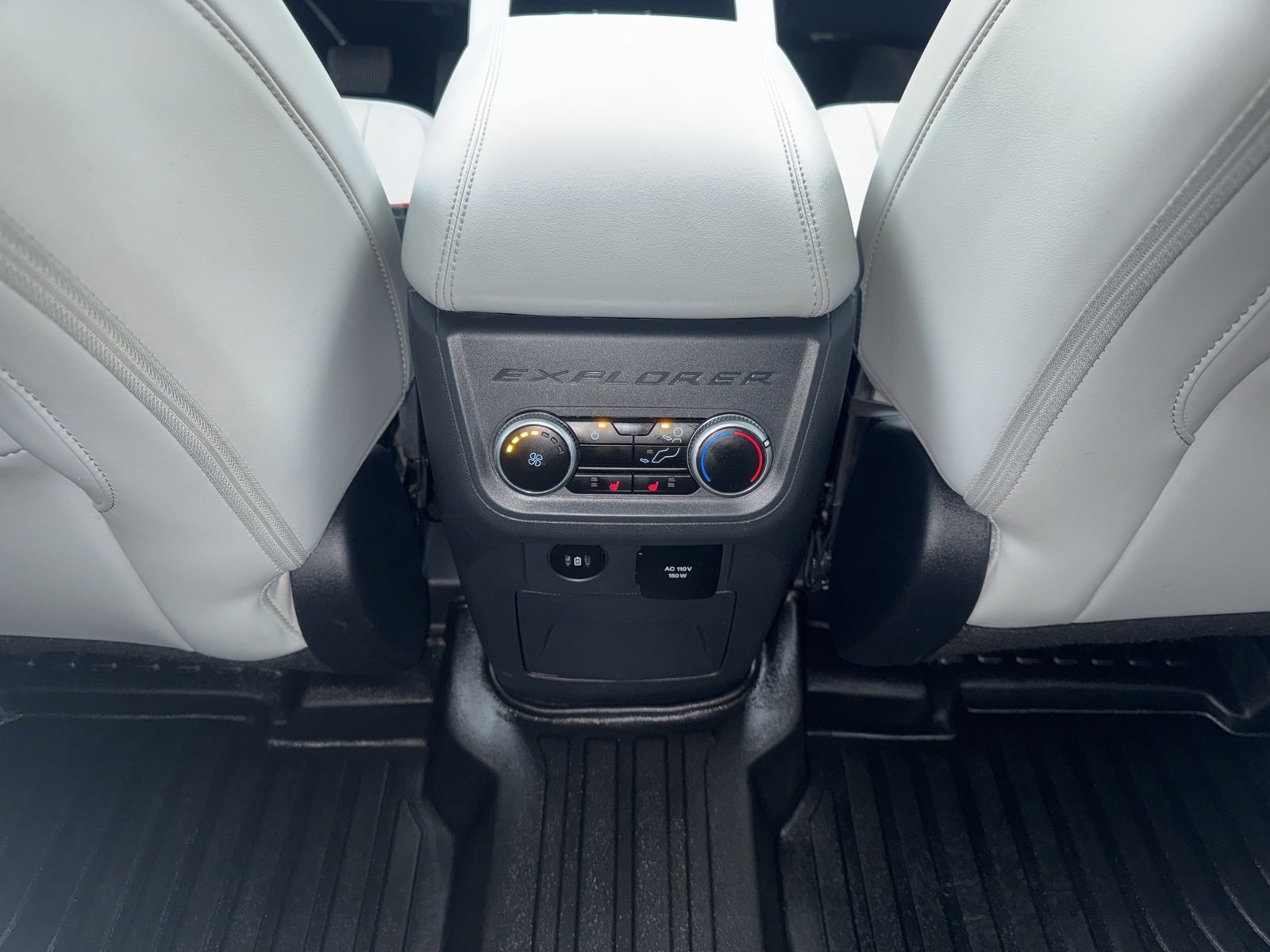 Certified 2025 Ford Explorer Platinum w/ LUX Leather Package image 33