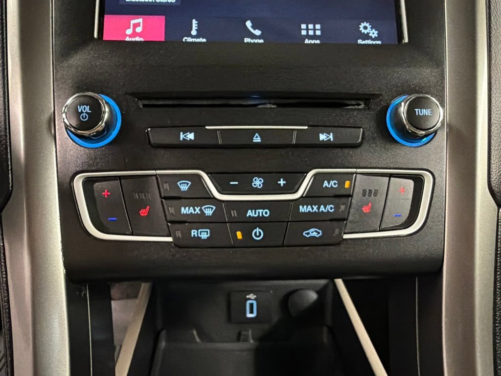 Certified 2018 Ford Fusion SE w/ Fusion SE Technology Package FWD image 13