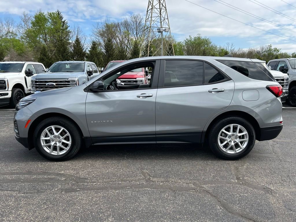 Used 2024 Chevrolet Equinox LS w/ LS Convenience Package image 7