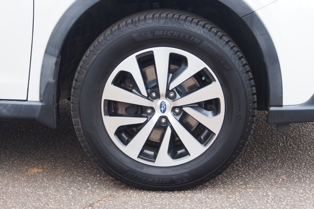 Used 2020 Subaru Outback Premium image 9